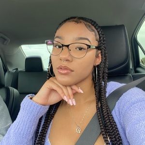 Meet your Posher, Dominique